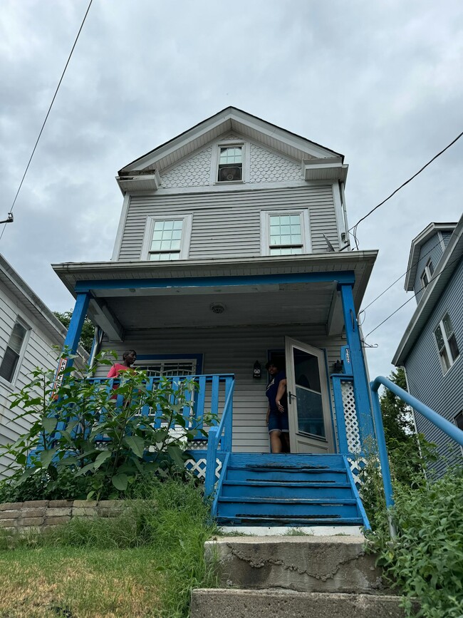 property at 1628 Gilsey Ave