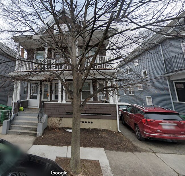 19 Berwick Rd, Unit 1 in Medford, MA - Foto de edificio - Building Photo