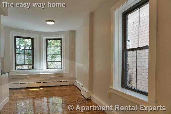 102 Willow St, Unit #2 in Cambridge, MA - Foto de edificio - Building Photo
