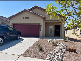 4205 Via De Ventura in Santa Fe, NM - Building Photo