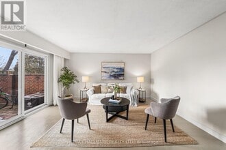 619 Timber Ln in Burlington, ON - Building Photo - Building Photo