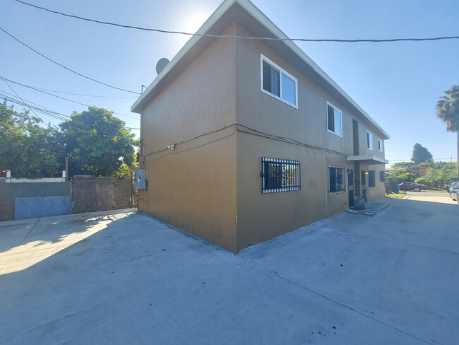 155 W 85th Plz in Los Angeles, CA - Foto de edificio - Building Photo