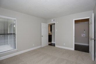 Waterford at Bellmar in Dallas, TX - Building Photo - Interior Photo