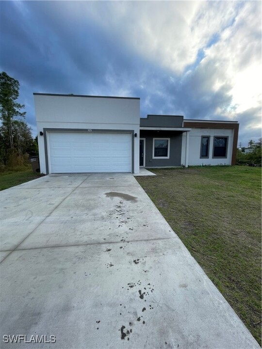 125 Greenbriar Blvd in Lehigh Acres, FL - Building Photo