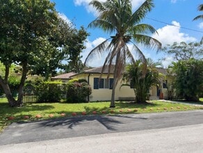 12055 NE 9th Ave in Biscayne Park, FL - Building Photo - Building Photo