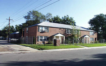 Jasmine Courtyard Townhomes in Denver, CO - Building Photo - Building Photo