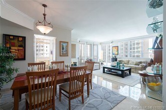 801 Brickell Key Blvd-Unit -2712 in Miami, FL - Building Photo - Building Photo