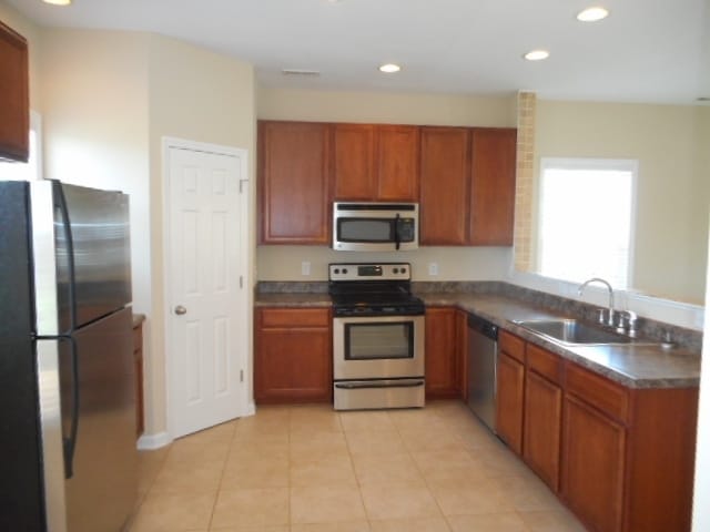 803 Blue Lake Dr in Mebane, NC - Building Photo - Building Photo