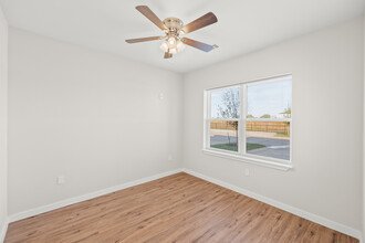 The Trail Lakes in Fort Worth, TX - Building Photo - Interior Photo