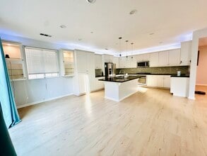 15770 Myrtlewood Ave in Chino, CA - Foto de edificio - Building Photo