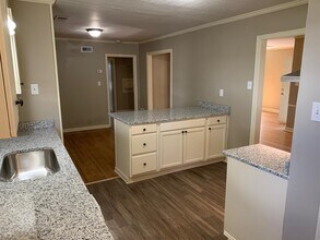 1640 S Perkins Rd in Memphis, TN - Building Photo - Building Photo