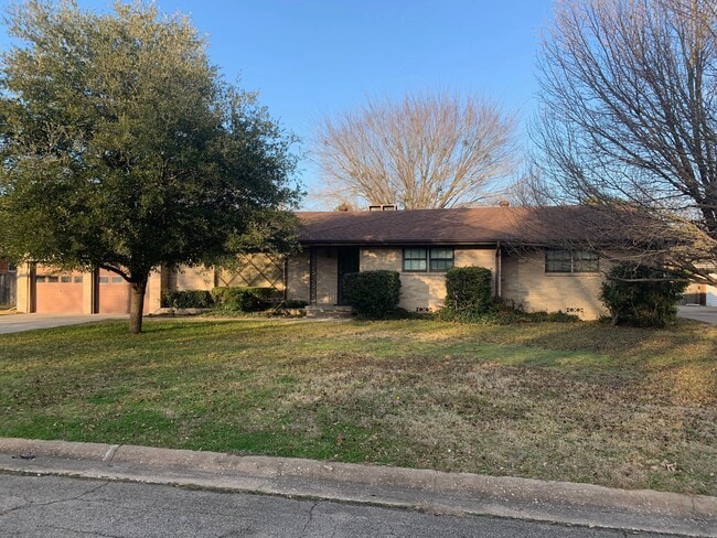 property at 2308 Avondale Dr