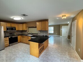 10876 NW 8th St in Pembroke Pines, FL - Building Photo - Building Photo
