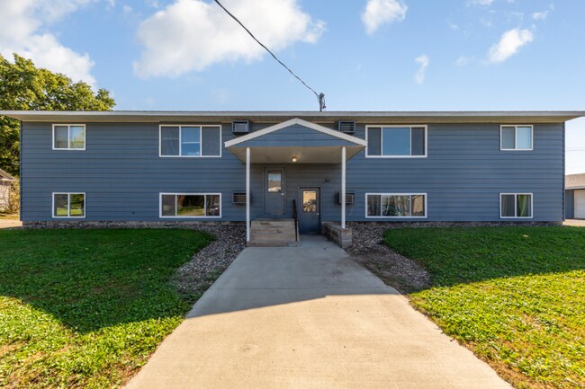 1402 Division St W in Faribault, MN - Building Photo - Building Photo
