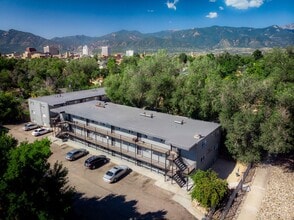 Jasmine Springs in Colorado Springs, CO - Foto de edificio - Building Photo