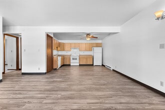 Woodfield Circle Apartments in Wausau, WI - Foto de edificio - Building Photo