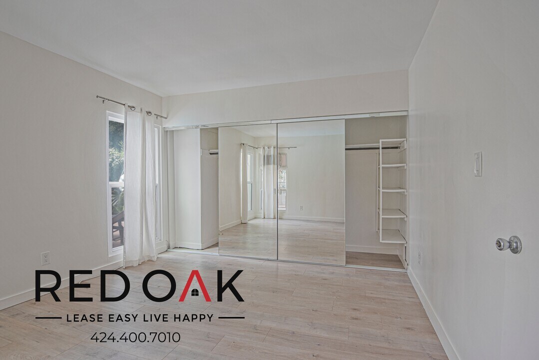 1327 Laurel Ave in West Hollywood, CA - Building Photo