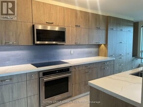 2 Maison Parc Ct in Vaughan, ON - Building Photo - Building Photo