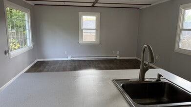 28 Whisconier Rd in Brookfield, CT - Building Photo - Building Photo