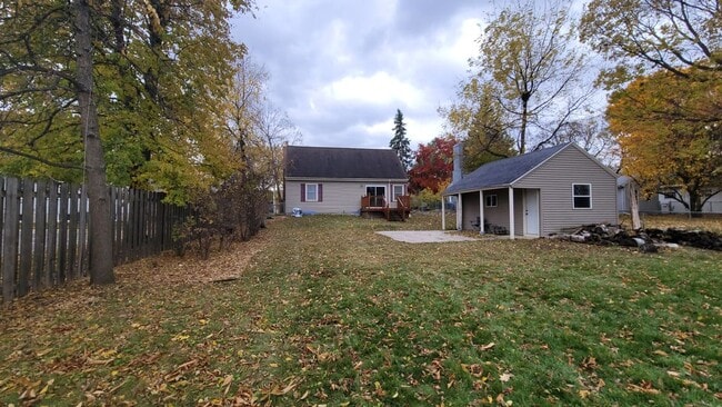 1731 Deckner Ave in Green Bay, WI - Foto de edificio - Building Photo