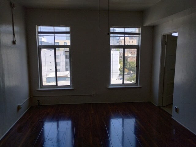 901 S Kingsley Dr in Los Angeles, CA - Building Photo