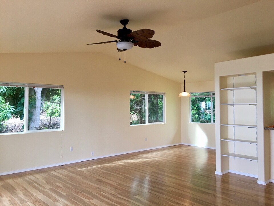 74 -5051 Malia Pl, Unit Upstairs in Kailua Kona, HI - Building Photo