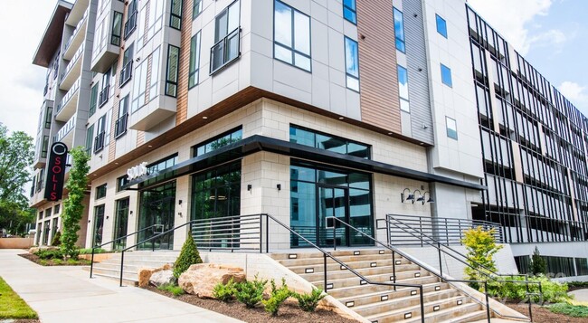 1133 Harding Pl in Charlotte, NC - Foto de edificio - Building Photo