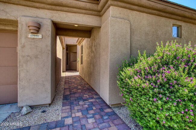 6951 E Hibiscus Way in Scottsdale, AZ - Foto de edificio - Building Photo