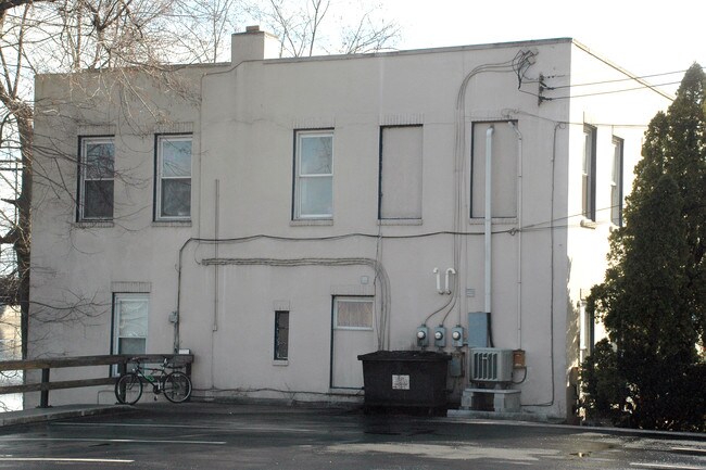 329 S Front St in Wormleysburg, PA - Foto de edificio - Building Photo