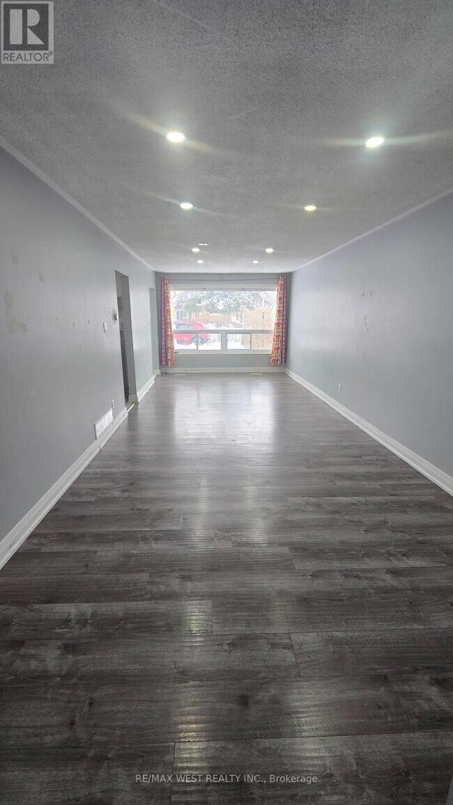 33 Archdekin Dr in Brampton, ON - Building Photo - Building Photo