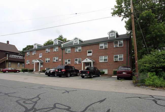 16-18 Lincoln St in Milford, MA - Foto de edificio - Building Photo