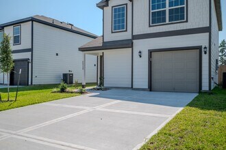 22720 American Kestrel Ct in Splendora, TX - Building Photo - Building Photo