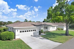 2306 Lancaster Dr, Unit 2306 in Sun City Center, FL - Building Photo