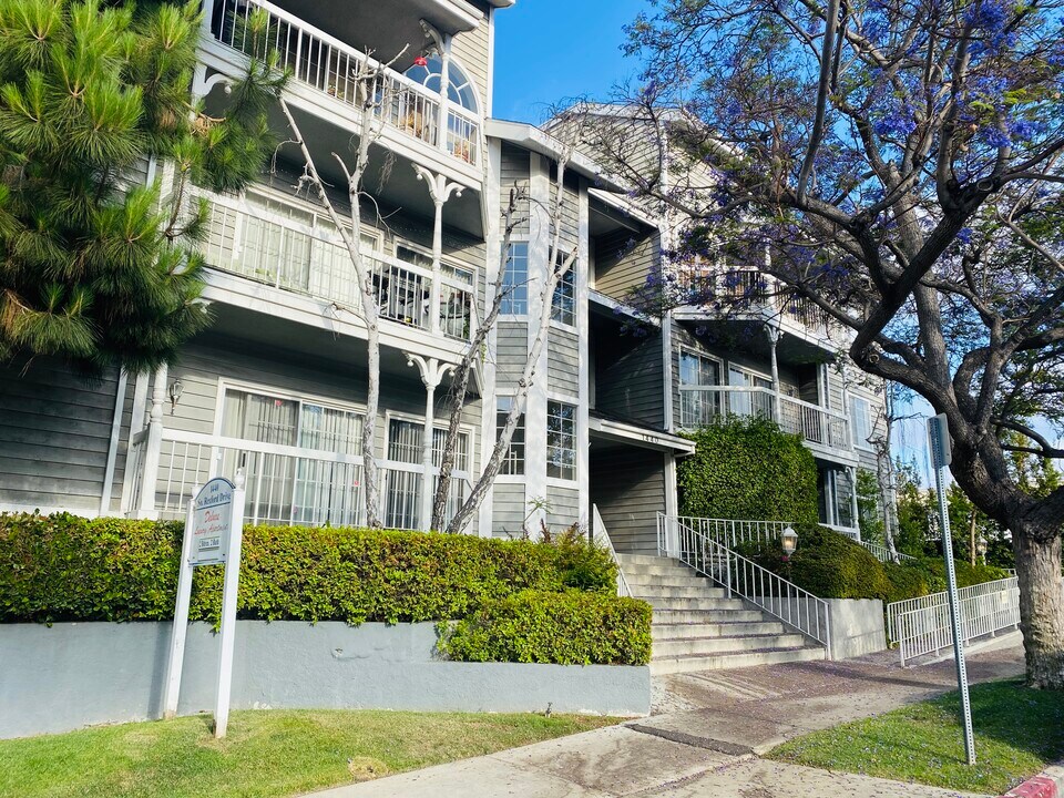 1440 Rexford Dr in Los Angeles, CA - Building Photo
