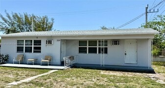 209 SW 14th St in Dania Beach, FL - Building Photo