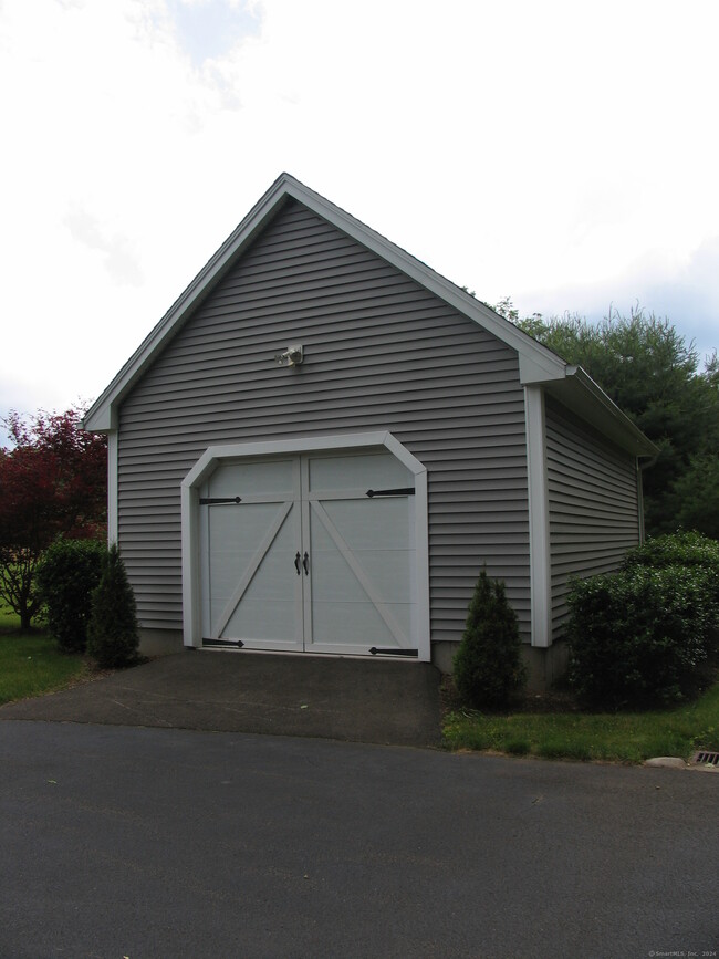 282 Race Hill Rd in Guilford, CT - Foto de edificio - Building Photo