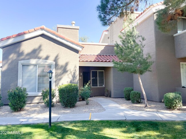 property at 2929 W Yorkshire Dr