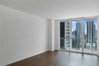 55 SE 6th St, Unit 2606 in Miami, FL - Building Photo - Building Photo