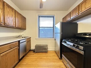 1913 W Larchmont Ave, Unit A05W in Chicago, IL - Foto de edificio - Building Photo