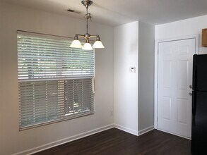 2002 Gushing Dr in Raleigh, NC - Foto de edificio - Building Photo