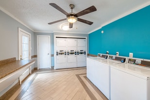 531 Bedford Rd in Bedford, TX - Building Photo