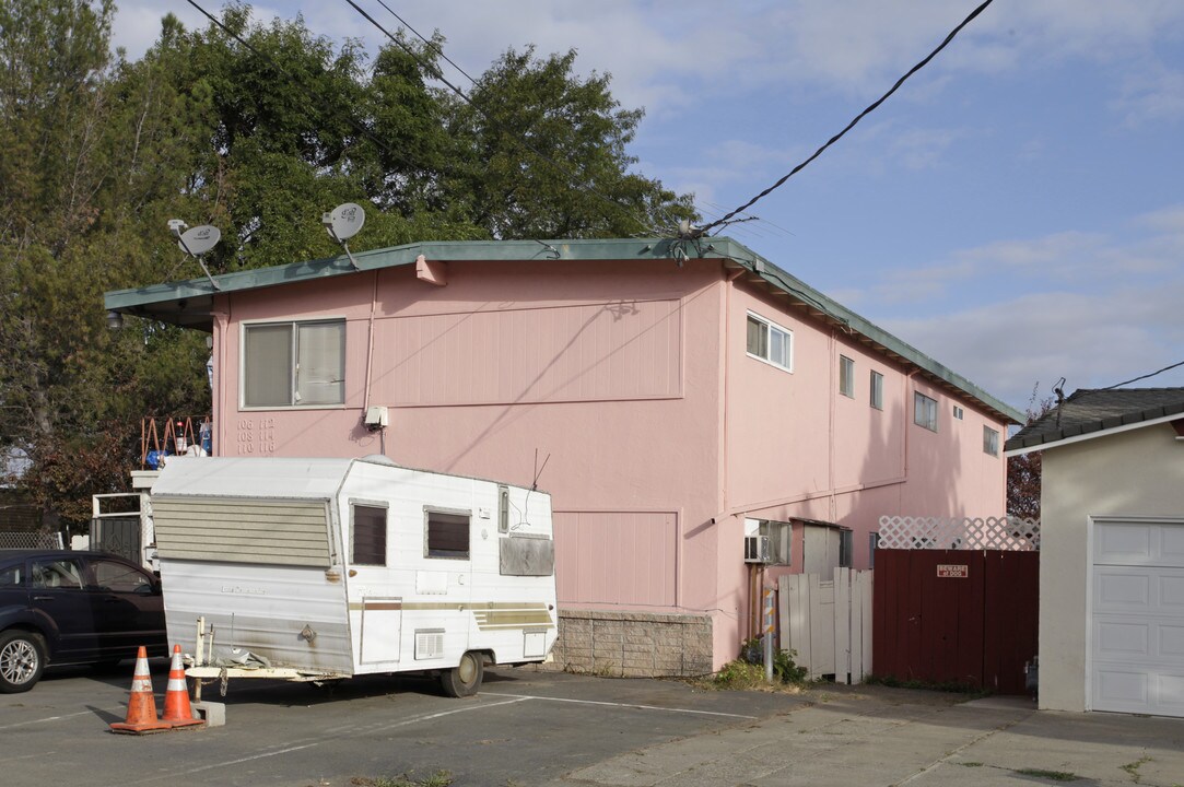 106-118 Ifland Way in Vallejo, CA - Building Photo