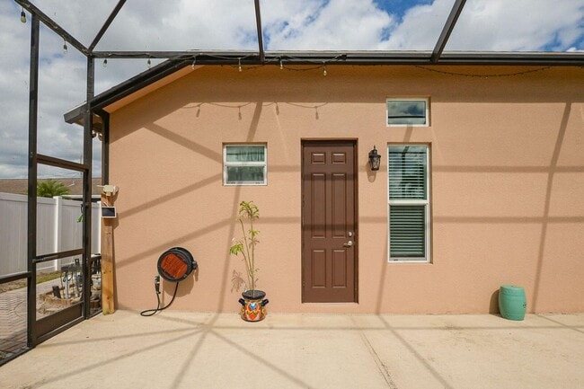 341 SW Kestor Dr in Port St. Lucie, FL - Building Photo - Building Photo