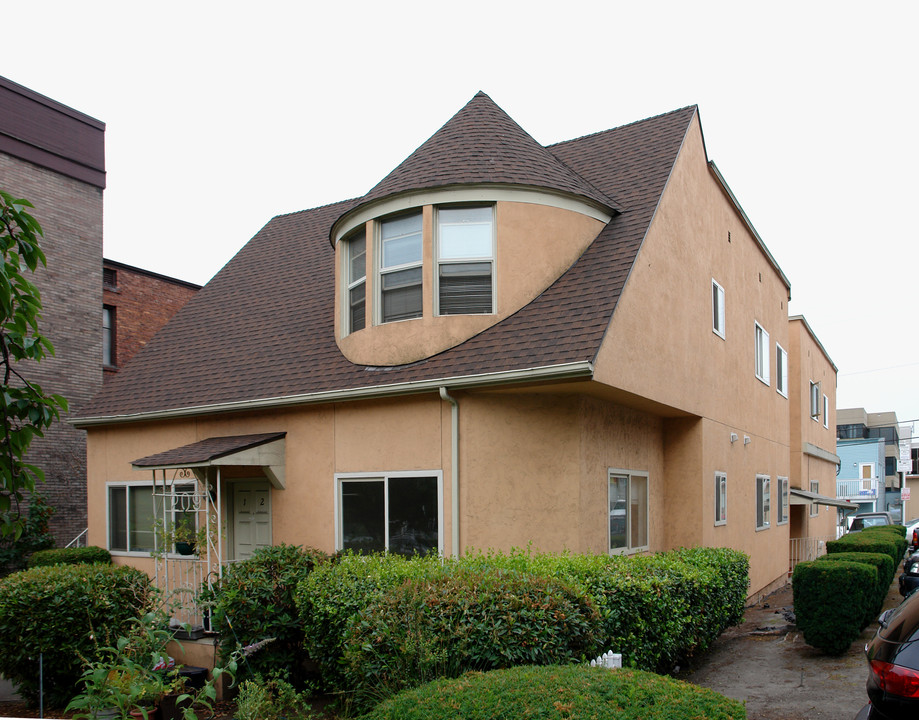 209 1st Ave N in Seattle, WA - Foto de edificio