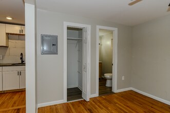 21194 NY-22-Unit -11 in Hoosick Falls, NY - Foto de edificio - Building Photo