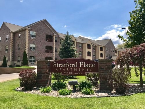 Stratford Place Luxury Apartments in Baraboo, WI - Foto de edificio