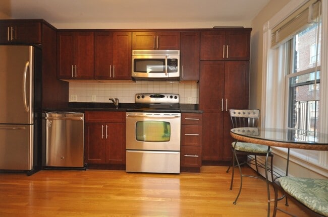 218 Newbury St, Unit 4R