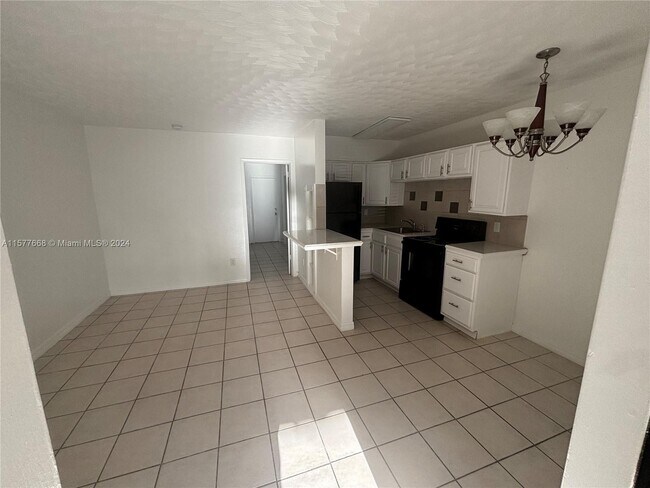 610 NE 12th Ave-Unit -2 in Fort Lauderdale, FL - Building Photo - Building Photo