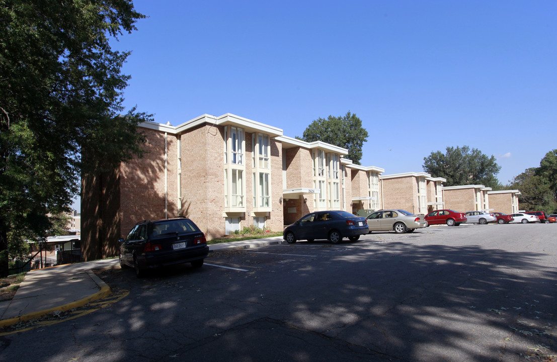 The Huntington Club in Alexandria, VA - Foto de edificio