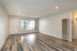 970 N. Serrano Ave. in Los Angeles, CA - Building Photo - Interior Photo